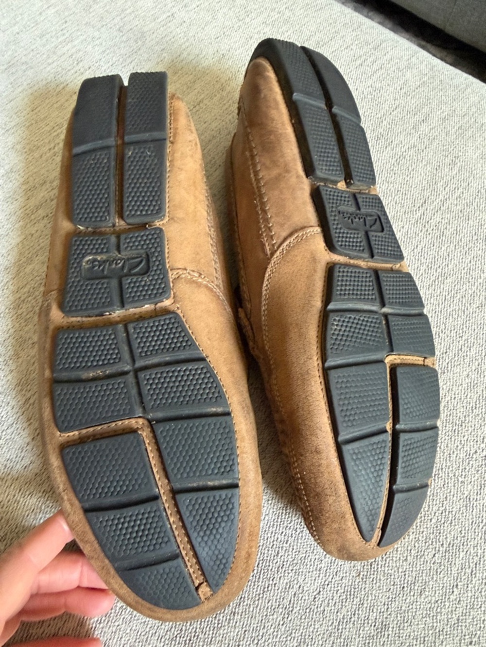 Clarks Men’s Tan Leather Slip-On Loafers - Picture 5 of 6